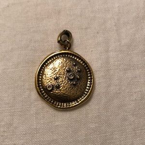 Kendra Scott Leo astrology charm